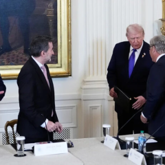 Trump calls on investors in Venezuela