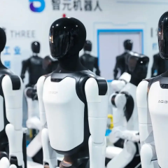 Китайская компания AGIBOT установила мировой рекорд: 110 человекоподобных роботов танцевали синхронно в Цзинане