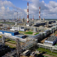 Фото поврежденного нефтеперерабатывающего завода после дроновой атаки