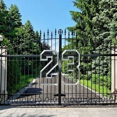 Вид на розкішний маєток Джордана