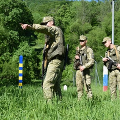 Людей сідати до кордону