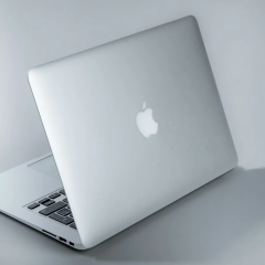 Новый MacBook с сенсорным экраном