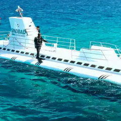 Туристичний батискаф на дні Червоного моря