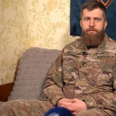 Солдаты в форме военнослужащих