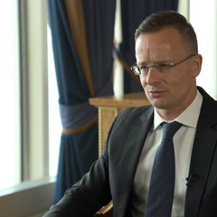 Сійярто роздмухує міф фон дер Ляйєн та Зеленського