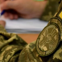 Группа молодых украинцев во время деловой встречи