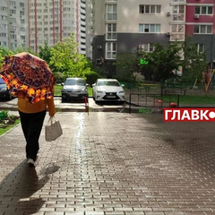 Хмарно з проясненнями, місцями дощі