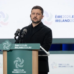 Володимир Зеленський виступає на прес-конференції