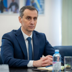 Врачи проводят челюстно-лицевую операцию