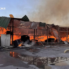 Пожежа в результаті вибуху на складі