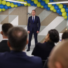 Фото у підземній школі для учнів