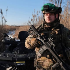 Российский военный на облаве в городе