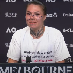 Олександра Олейникова на Australian Open в украинской майке