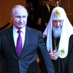 Кирило на фоні прапора ЄС