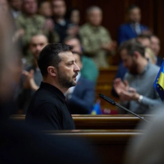 Зеленский подготовка послания в Раду