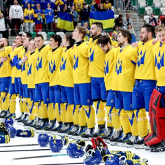 Збірна України грає в хокей з Японією