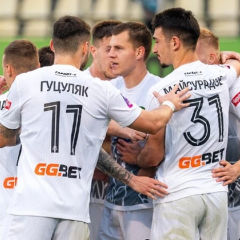 Игроки ФК Полесье отмечают победу