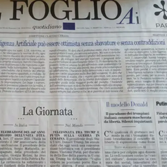 Газета з італійським текстом та штучним інтелектом