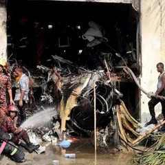 Жертви авіакатастрофи в Бангладеші зросли