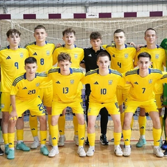 Юношеская сборная Украины празднует победу