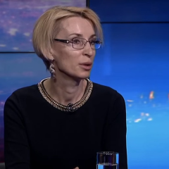 Депутатка з машинами