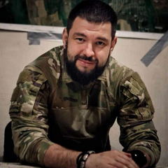 Ветеран Ігор Шепетін на фоні БЕБ
