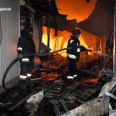 Одеса: рятувальники гасять пожежу на ринку «Привоз»