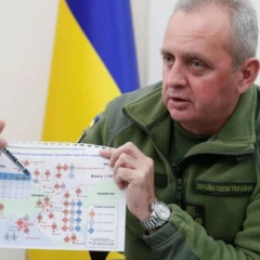 Віктор Муженко на фоні Харкова