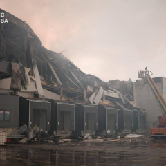 Пожежники гаслять вогонь у Києві