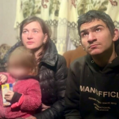 Девочка как живой щит оккупантов