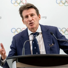 Логотип World Athletics на тлі білоруського прапору