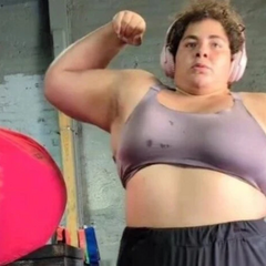 Чоловік переміг у конкурсі сильних жінок