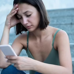 Letter E on the smartphone screen