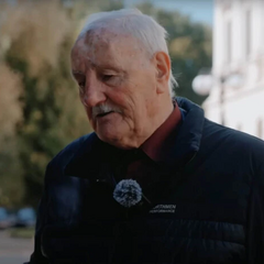 Батько розповідає сину про небезпеку