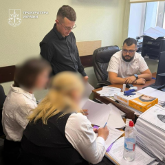 Бухгалтерка Подільської РДА підозрюється