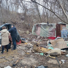 Халабуда, де живе сім'я з дітьми