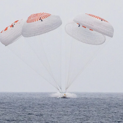 Астронавти на МКС і Crew Dragon