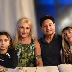 Фото дівчаток доньок Камалії зашифроване