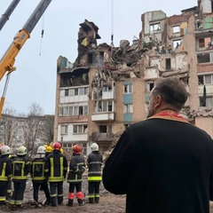 Тіла матері та дітей під руїнами