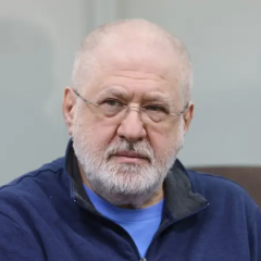 Коломойський знову викликає журналістів до суду