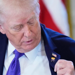 Трамп с значком и критика Нобелевского комитета