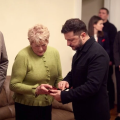 Зеленський вручає нагороди родинам ірландських волонтерів