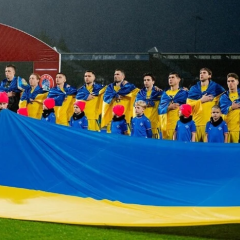 The Ukrainian team celebrates victory