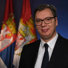 Автомобиль президента Сербии без одного колеса