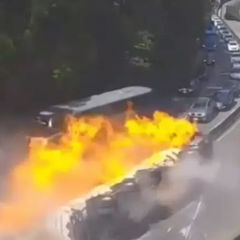 Пожар в Автопарке Бразилии: автомобили сгорели