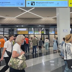 Росіяни ночують в аеропортах через авіаколапс