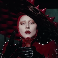 Леди Гага съемка клипа для сериала Венздей