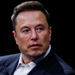 Лице Ілона Маска і американський прапор