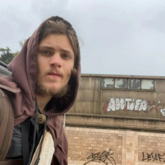 Изображение сына погибшего заместителя директора ЦРУ