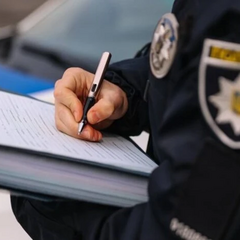 Світлофор на червоному сигналі